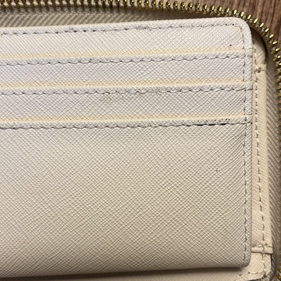 Michael Kors beige wallet with wristband - Picture 5 of 6